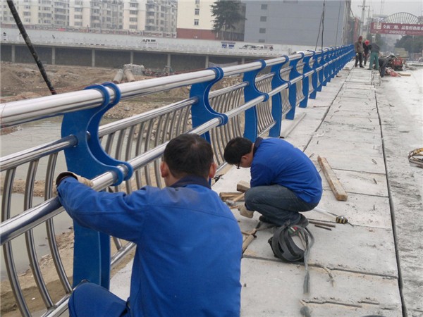 东莞不锈钢桥梁护栏除锈维护的重要性及其方法