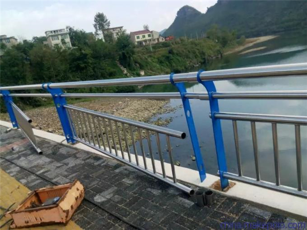 东莞不锈钢复合管护栏是一种卓越的防护材料