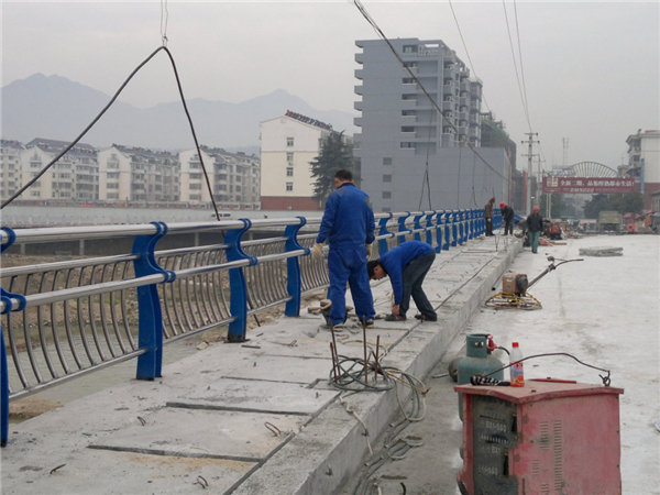 东莞不锈钢复合管护栏常见问题及解决方案